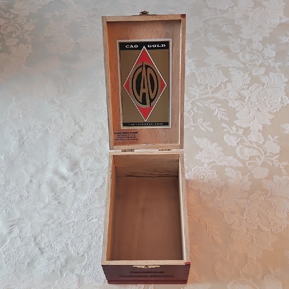 CAO Cigar Box - Picture 11 of 15